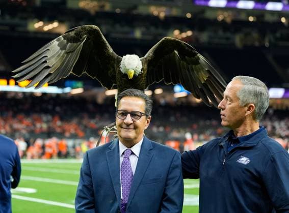 Sport Themen der Woche KW51 December 19, 2024, New Orleans, Louisiana, USA: New Orleans Bowl Executive Director Billy Ferrante poses for a photo with Freedom, the live bald eagle mascot of Georgia Southern, during the second half of the New Orleans Bowl college football game between the Sam Houston State Bearkats and Georgia Southern on December 19, 2024 in New Orleans, Louisiana. Sam Houston State won, 31-26, in its first-ever bowl game appearance. New Orleans USA - ZUMAc201 20241219_zap_c201_040 Copyright: xScottxColemanx