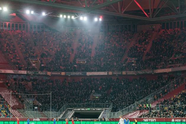 Sport Themen der Woche KW51 2. Fussball Bundesliga; Fortuna Düsseldorf 1895 - 1. FC Magdeburg; 20.12.2024 Keine Zaunfahnen, keine Banner, keine Schwenkfahnen, kein Fansupport. Die Kurve der Fans des 1. FC Magdeburg ist still 2. Fussball Bundesliga, Fortuna Düsseldorf 1895 - 1. FC Magdeburg, Düsseldorf, Merkur Spiel-Arena am 20.12.2024 DFL REGULATIONS PROHIBIT ANY USE OF PHOTOGRAPHS AS IMAGE SEQUENCES AND OR QUASI-VIDEO. *** 2 Soccer Bundesliga Fortuna Düsseldorf 1895 1 FC Magdeburg 20 12 2024 No fence flags, no banners, no waving flags, no fan support The curve of the fans of 1 FC Magdeburg is silent 2 Soccer Bundesliga, Fortuna Düsseldorf 1895 1 FC Magdeburg, Düsseldorf, Merkur Spiel Arena on 20 12 2024 DFL REGULATIONS PROHIBIT ANY USE OF PHOTOGRAPHS AS IMAGE SEQUENCES AND OR QUASI VIDEO Copyright: xBEAUTIFULxSPORTS Wunderlx
