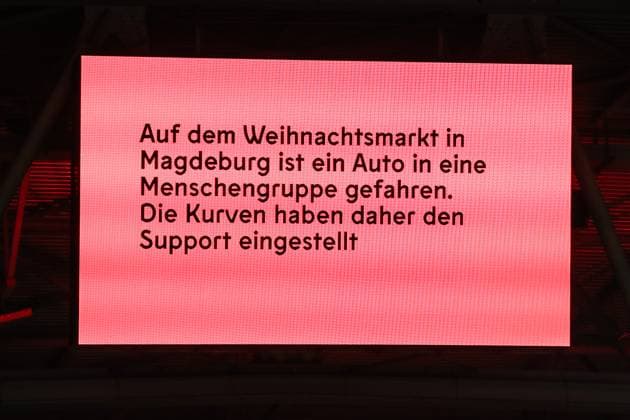 Sport Themen der Woche KW51 Sport Bilder des Tages Fussball, 2.Bundesliga Saison 2024 2025 17.Spieltag Fortuna Düsseldorf - 1.FC Magdeburg 20.12.2024, MERKUR SPIEL-ARENA Auf dem Weihnachtsmarkt in Magdeburg ist ein Auto in eine Menschengruppe gefahren, beide Kurven stellen im Stadion den Support ein, die Fans vom 1.FC Magdeburg verlassen frühzeitig den Gästeblock Düsseldorf MERKUR SPIEL-ARENA Nordrhein-Westfahlen Deutschland *** Sport, Football, 2 Bundesliga Season 2024 2025 17 Matchday Fortuna Düsseldorf 1 FC Magdeburg 20 12 2024, MERKUR SPIEL ARENA A car has driven into a group of people at the Christmas market in Magdeburg, both corners stop supporting in the stadium, the fans of 1 FC Magdeburg leave the guest block early Düsseldorf MERKUR SPIEL ARENA North Rhine-Westphalia Germany