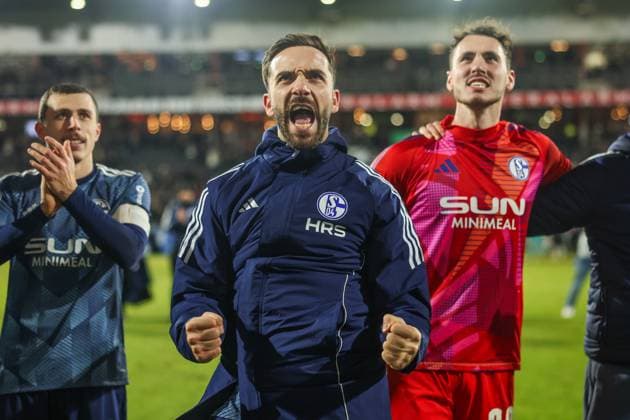 Sport Themen der Woche KW51 Sport Bilder des Tages 20.12.2024, Fussball, Saison 2024 2025, 2. Bundesliga, 17. Spieltag, SV Elversberg - FC Schalke 04, Kenan Karaman (FC Schalke 04) jubelt. Elversberg URSAPHARM-Arena RP Deutschland xRHR-FOTO TRx *** 20 12 2024, Football, Season 2024 2025, 2 Bundesliga, Matchday 17, SV Elversberg FC Schalke 04, Kenan Karaman FC Schalke 04 cheers Elversberg URSAPHARM Arena RP Germany xRHR PHOTO TRx Copyright: TimxRehbein RHR-FOTOx RHR-FOTO TR