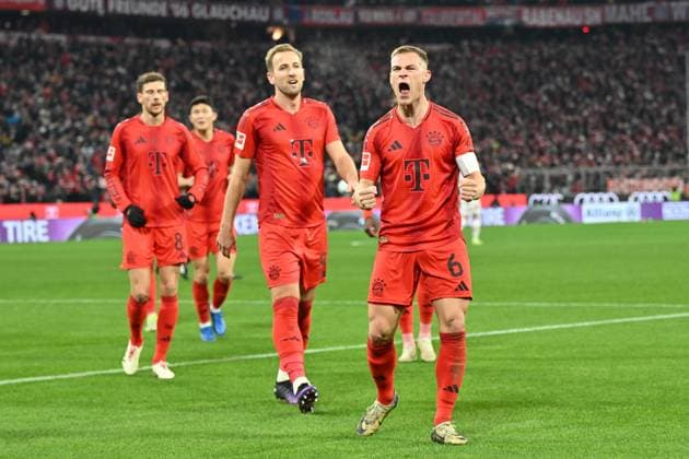 Sport Bilder des Tages 20.12.2024, xjrdrx, Fussball 1.Bundesliga, FC Bayern Muenchen - RB Leipzig emspor, v.l. Torjubel nach dem Tor zum celebrating the goal celebrate 3:1 durch Joshua Kimmich (FC Bayern Muenchen) mit Harry Kane (FC Bayern Muenchen) (DFL DFB REGULATIONS PROHIBIT ANY USE OF PHOTOGRAPHS as IMAGE SEQUENCES and or QUASI-VIDEO) Muenchen