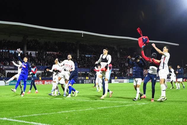 FOOTBALL : Rouen vs Lille - Coupe de France - 20 12 2024 Lille players celebrate their side s victory after the French Cup match between FC Rouen and Lille OSC at Stade Robert Diochon on December 20, 2024 in Rouen, France. ( Photo by Dante Badano PsnewZ ) - RouenFrance  Copyright: xDantexBadanox