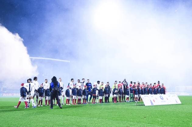 FOOTBALL : Rouen vs Lille - Coupe de France - 20 12 2024 The line up before the French Cup match between FC Rouen and Lille OSC at Stade Robert Diochon on December 20, 2024 in Rouen, France. ( Photo by Dante Badano PsnewZ ) - RouenFrance  Copyright: xDantexBadanox