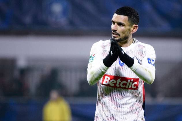 FOOTBALL : Rouen vs Lille - Coupe de France - 20 12 2024 Remy CABELLA ( 10 - Lille ) applauds the fans following the French Cup match between FC Rouen and Lille OSC at Stade Robert Diochon on December 20, 2024 in Rouen, France. ( Photo by Dante Badano PsnewZ ) - RouenFrance  Copyright: xDantexBadanox