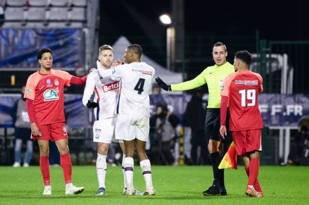 FOOTBALL : Rouen vs Lille - Coupe de France - 20 12 2024 Tempers flare between Gabriel Gudmundsson ( 15 - Lille ) and @Nael Bensoula ( 19 - Rouen ) during the French Cup match between FC Rouen and Lille OSC at Stade Robert Diochon on December 20, 2024 in Rouen, France. ( Photo by Dante Badano PsnewZ ) - RouenFrance  Copyright: xDantexBadanox