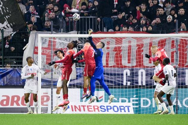 FOOTBALL : Rouen vs Lille - Coupe de France - 20 12 2024 Vito Mannone ( 1 - Lille ) and Abdelmoula Malik ( 7 - Rouen ) during the French Cup match between FC Rouen and Lille OSC at Stade Robert Diochon on December 20, 2024 in Rouen, France. ( Photo by Dante Badano PsnewZ ) - RouenFrance  Copyright: xDantexBadanox