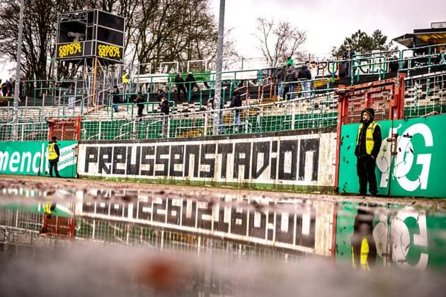 Fußball - Herren - 2. Bundesliga - 17. Spieltag - Saison 2024 2025 - SC Preußen Münster vs. SSV Ulm 1846 Fußball 21.12.2024 Das Preußenstadion an der Hammerstraße in. Münster, Innenansicht, Sportstätte des SC Preußen Münster DFL regulations prohibit any use of photographs as image sequences and or quasi-video Münster Preußenstadion Nordrheinwestfalen Deutschland
