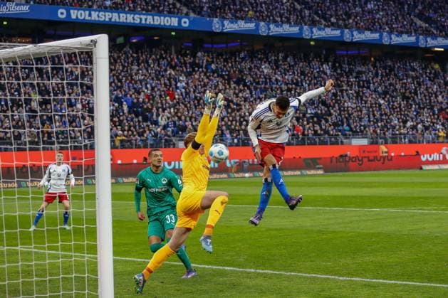 2:0 Davie Selke ( HSV ) 33 Maximilian Dietz 42 Moritz Schulze ( Fuerth ) Deutschland , Hamburg , Volksparkstadion , Fussball , 2 . Bundesliga , Hamburger SV - SpVgg Greuther Fürth