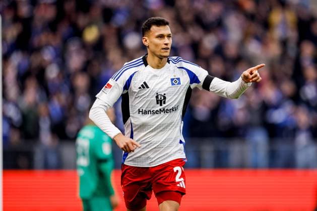 Hamburg, 21. Dezember 2024 - Fußball, 2. Bundesliga 2024 25, Hamburger SV - SpVgg Greuther Fürth: Davie Selke (Hamburger SV, 27) bejubelt seinen Treffer zum 2:0 DFL REGULATIONS PROHIBIT ANY USE OF PHOTOGRAPHS AS IMAGE SEQUENCES AND OR QUASI-VIDEO.