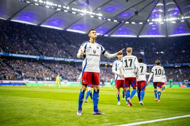 Hamburg, 21. Dezember 2024 - Fußball, 2. Bundesliga 2024 25, Hamburger SV - SpVgg Greuther Fürth: Davie Selke (Hamburger SV, 27) bejubelt seinen Treffer zum 2:0 DFL REGULATIONS PROHIBIT ANY USE OF PHOTOGRAPHS AS IMAGE SEQUENCES AND OR QUASI-VIDEO.