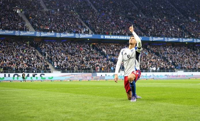 21.12.2024, Fussball 2. Bundesliga 2024 2025, 17. Spieltag, Hamburger SV - SpVgg Greuther Fürth, im Volksparkstadion Hamburg. Jubel Torschütze Davie Selke (Hamburg) zum Tor zum 2:0