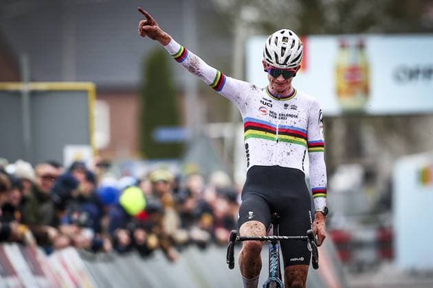 Dutch Tibor Del Grosso celebrates as he crosses the finish line to win the men s U23 race at the World Cup cyclocross cycling event in Hulst, The netherlands, stage 5 (out of 12) of the UCI World Cup cyclocross competition, Saturday 21 December 2024. DAVIDxPINTENS  x108935050x
