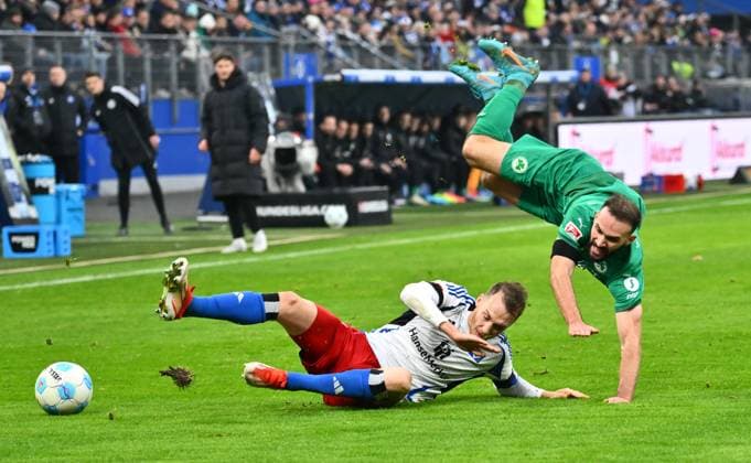 Sport Bilder des Tages 21.12.2024 - Fussball - Saison 2024 2025 - 2. Fussball - Bundesliga - 17. Spieltag: Hamburger SV HSV Hamburg - SpVgg Greuther Fürth ( Kleeblatt ) - Sportfoto Zink - xwoxzix - DFL regulations prohibit any use of photographs as image sequences and or quasi-video - only for editorial use - Sebastian Schonlau (4, Hamburger SV HSV ) Simon Asta (2, SpVgg Greuther Fürth ) *** 21 12 2024 Soccer Season 2024 2025 2 Soccer Bundesliga 17 Matchday Hamburger SV HSV Hamburg SpVgg Greuther Fürth Kleeblatt Sportfoto Zink xwoxzix DFL regulations prohibit any use of photographs as image sequences and or quasi video only for editorial use Sebastian Schonlau 4, Hamburger SV HSV Simon Asta 2, SpVgg Greuther Fürth