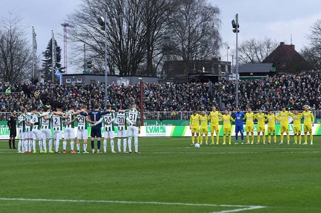 Fußball 2. Bundesliga 17. Spieltag SC Preußen Münster - SSV Ulm 1846 Fußball am 21.12.2024 im Preußenstadion in Münster Trauerminute Schweigeminute für die Opfer des Anschlags in Magdeburg DFL regulations prohibit any use of photographs as image sequences and or quasi-video.