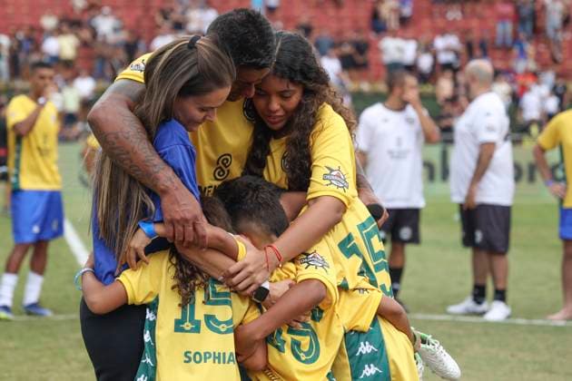Sport Themen der Woche KW51 Sport Bilder des Tages Fußball, Abschiedsspiel für Paulinho in Sao Paulo Player paulinho s farewell game at caninde in sao paulo Sao paulo (sp), 12 21 2024 - game farewell of paulinho ex corinthians caninde sp - farewell game of the player paulinho, who played for corinthians, barcelona (esp) and the brazilian national team, Nationalteam at the caninde stadium, central region of sao paulo (sp), this saturday, december 21, 2024. (Foto: Leco Viana Thenews2 imago images) SPO  Copyright: xLecoxVianax
