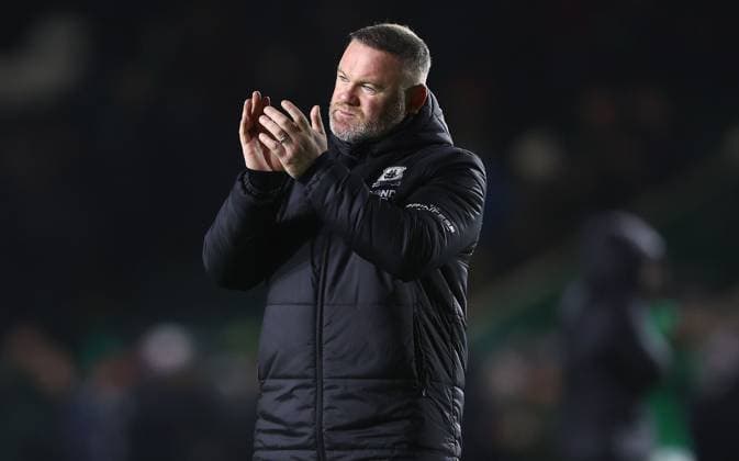 Plymouth Argyle manager Wayne Rooney applauds the fans at full time Plymouth Argyle v Middlesbrough, EFL Sky Bet Championship, Football, Home Park, Plymouth, UK - 21 Dec 2024 EDITORIAL USE ONLY No use with unauthorised audio, video, data, fixture lists, club league logos or live services. Online in-match use limited to 120 images, no video emulation. No use in betting, games or single club league player publications. Copyright: xKieranxMcManus Shutterstockx 15014881bb