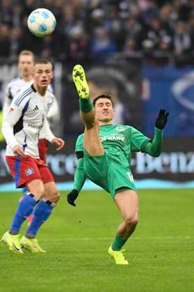 GER; 2. FBL,, Hamburger SV vs SpVgg Greuther Fürth 21.12.2024, Volksparkstadion, Hamburg, GER; 2. FBL, Hamburger SV vs SpVgg Greuther Fürth im Bild Einzelaktion Hochformat Marco Meyerhoefer (Meyerhöfer Fuerth 18)