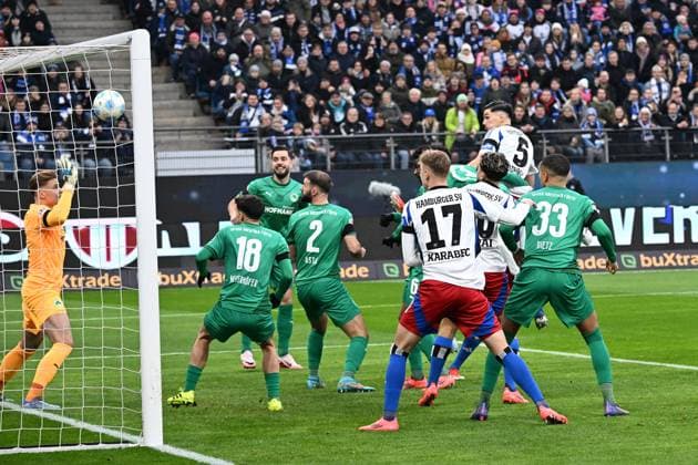 Fussballl I Männer I Saison 2024 2025 I 2. Bundesliga I 17. Spieltag I Hamburger SV - SpVgg Greuther Fürth I 21.12.2024 Das 1:0 durch Dennis Hadzikadunic (HSV 5) Hamburg Hamburg Deutschland