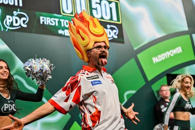 Sport Themen der Woche KW51 Sport Bilder des Tages 21st December 2024, Alexandra Palace, London, England; 2024 25 PDC Paddy Power World Darts Championships Day 7; Damon Heta arrives on stage  ActionPlus12729766 GodfreyxPitt