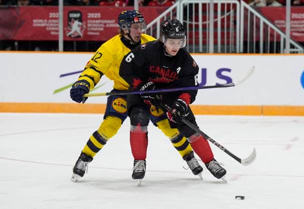 December 21, 2024, Ottawa, On, Canada: Sweden forward Isac Hedqvist tries to get the puck from Canada defenceman Tanner Molendyk during first period IIHF World Junior Hockey Championship pre-tournament action, Saturday, Dec.21, 2024 in Ottawa. Tanner Molendyk Isac Hedqvist  - ZUMAc35_ 20241221_zaf_c35_026 Copyright: xAdrianxWyldx