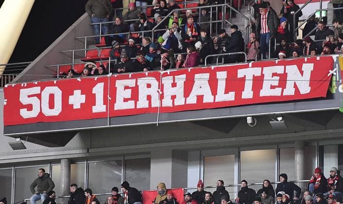 21.12.2024, xhbx, Fussball 1.Bundesliga, Bayer 04 Leverkusen - SC Freiburg emspor, v.l. Fans, Stimmung, Schal, Fahne, Banner 50+1 erhalten, von SC Freiburg (DFL DFB REGULATIONS PROHIBIT ANY USE OF PHOTOGRAPHS as IMAGE SEQUENCES and or QUASI-VIDEO) Leverkusen