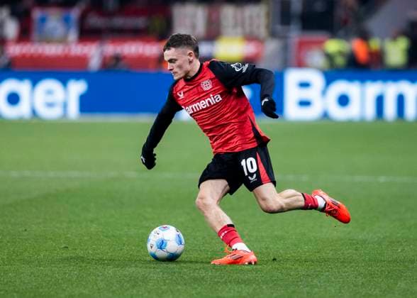 Leverkusen, Bayarena, 21.12.2024: Florian Wirtz (Bayer 04 Leverkusen) am Ball beim Spiel der 1.Bundesliga Bayer 04 Leverkusen vs. SC Freiburg.