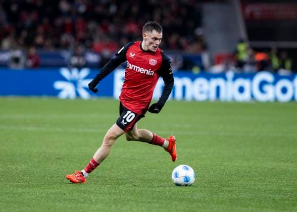 Leverkusen, Bayarena, 21.12.2024: Florian Wirtz (Bayer 04 Leverkusen) am Ball beim Spiel der 1.Bundesliga Bayer 04 Leverkusen vs. SC Freiburg.