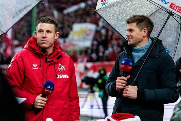 2. Fußball Bundesliga: 1. FC Kaiserslautern - 1. FC Köln; 22.12.2024 Dominique Heintz (1. FC Köln, 3) im Sky Interview mit Simon Terodde (TV Experte Sky) 2. Fußball Bundesliga, 1. FC Kaiserslautern - 1. FC Köln, Kaiserslautern, Fritz-Walter-Stadion am 22.12.2024 DFL REGULATIONS PROHIBIT ANY USE OF PHOTOGRAPHS AS IMAGE SEQUENCES AND OR QUASI-VIDEO.