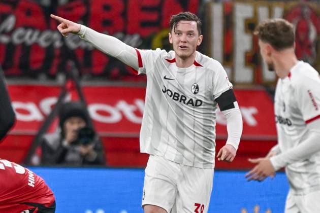 Michael Gregoritsch (Freiburg 38) Gestik Geste gestikuliert 21.12.2024 Fussball Bayer 04 Leverkusen vs SC Freiburg, BayArena, Leverkusen, DFB DFL REGULATIONS PROHIBIT ANY USE OF PHOTOGRAPHS AS IMAGE SEQUENCES AND OR QUASI-VIDEO NRW Germany *** Michael Gregoritsch Freiburg 38 gesture gesticulated 21 12 2024 Soccer Bayer 04 Leverkusen vs SC Freiburg, BayArena, Leverkusen, DFB DFL REGULATIONS PROHIBIT ANY USE OF PHOTOGRAPHS AS IMAGE SEQUENCES AND OR QUASI VIDEO NRW Germany Copyright: xpepphotox xSaschaxWeizx pep00321, pep_20241221_hm_0404