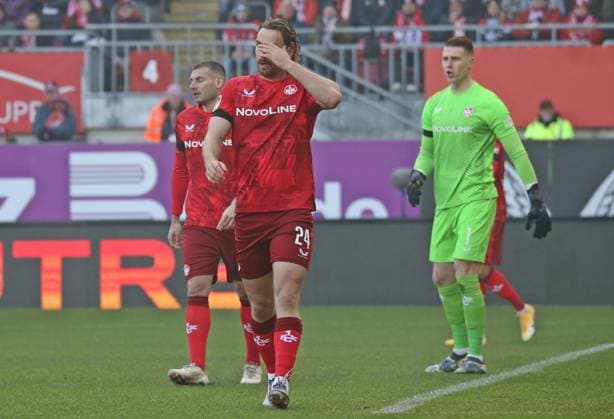 22.12.2024, xmohx, Fussball 2.Bundesliga, 1.FC Kaiserslautern - 1.FC Köln emspor, v.l. Enttäuschter Jannis Heuer (Kaiserslautern) (DFL DFB REGULATIONS PROHIBIT ANY USE OF PHOTOGRAPHS as IMAGE SEQUENCES and or QUASI-VIDEO) Kaiserslautern