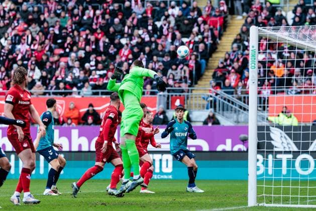 2. Fußball Bundesliga: 1. FC Kaiserslautern - 1. FC Köln; 22.12.2024 Dejan Ljubicic (1. FC Köln, 7) köpft zum 0:1 2. Fußball Bundesliga, 1. FC Kaiserslautern - 1. FC Köln, Kaiserslautern, Fritz-Walter-Stadion am 22.12.2024 DFL REGULATIONS PROHIBIT ANY USE OF PHOTOGRAPHS AS IMAGE SEQUENCES AND OR QUASI-VIDEO.