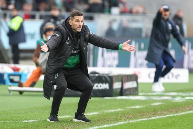 2. Bundesliga - Hannover 06 - Hertha BSC Berlin am 22.12.2024 in der HDI Arena in Hannover Trainer Stefan Leitl (Hannover) gestikuliert und ist unzufrieden, enttäuscht, enttaeuscht, niedergeschlagen