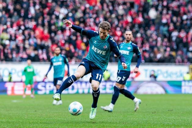 2. Fußball Bundesliga: 1. FC Kaiserslautern - 1. FC Köln; 22.12.2024 Florian Kainz (1. FC Köln, 11) am Ball 2. Fußball Bundesliga, 1. FC Kaiserslautern - 1. FC Köln, Kaiserslautern, Fritz-Walter-Stadion am 22.12.2024 DFL REGULATIONS PROHIBIT ANY USE OF PHOTOGRAPHS AS IMAGE SEQUENCES AND OR QUASI-VIDEO.