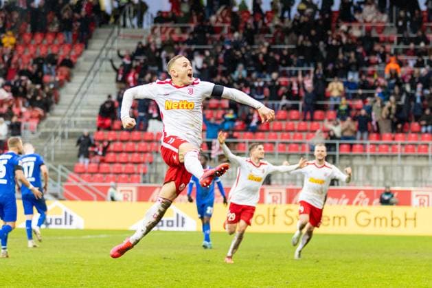 22.12.2024, Fussball, GER, Saison, 2.Liga, Saision 2024 2025, 17. Spieltag, SSV Jahn Regensburg - SV Darmstadt 98 Jubel nach dem 1:0 durch Kai Pröger (SSV Jahn Regensburg) DFL REGULATIONS PROHIBIT ANY USE OF PHOTOGRAPHS AS IMAGE SEQUENCES AND OR QUASI-VIDEO. Regensburg Bayern Deutschland Jahnstadion Regensburg