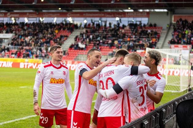 22.12.2024, Fussball, GER, Saison, 2.Liga, Saision 2024 2025, 17. Spieltag, SSV Jahn Regensburg - SV Darmstadt 98 Jubel nach dem 1:0 durch Kai Pröger (SSV Jahn Regensburg) DFL REGULATIONS PROHIBIT ANY USE OF PHOTOGRAPHS AS IMAGE SEQUENCES AND OR QUASI-VIDEO. Regensburg Bayern Deutschland Jahnstadion Regensburg