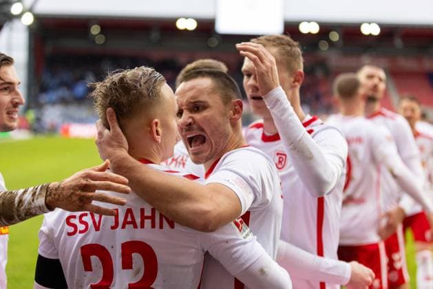 22.12.2024, Fussball, GER, Saison, 2.Liga, Saision 2024 2025, 17. Spieltag, SSV Jahn Regensburg - SV Darmstadt 98 Jubel nach dem 1:0 durch Kai Pröger (SSV Jahn Regensburg) DFL REGULATIONS PROHIBIT ANY USE OF PHOTOGRAPHS AS IMAGE SEQUENCES AND OR QUASI-VIDEO. Regensburg Bayern Deutschland Jahnstadion Regensburg