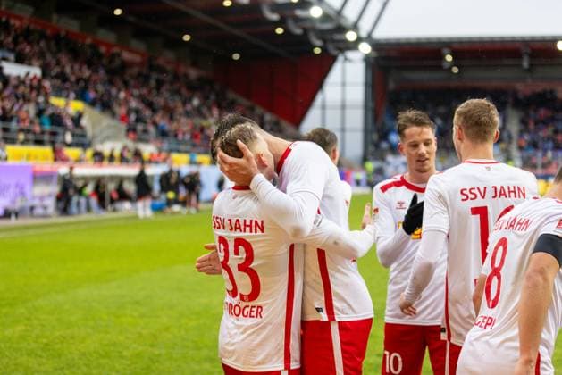 22.12.2024, Fussball, GER, Saison, 2.Liga, Saision 2024 2025, 17. Spieltag, SSV Jahn Regensburg - SV Darmstadt 98 Jubel nach dem 1:0 durch Kai Pröger (SSV Jahn Regensburg) DFL REGULATIONS PROHIBIT ANY USE OF PHOTOGRAPHS AS IMAGE SEQUENCES AND OR QUASI-VIDEO. Regensburg Bayern Deutschland Jahnstadion Regensburg