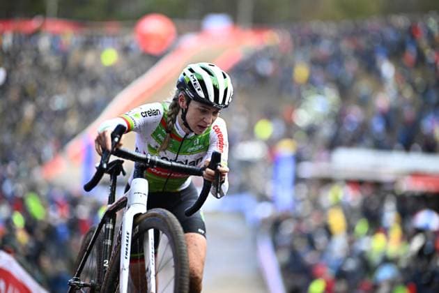 Dutch Inge van der Heijden pictured in action during the women s elite race at the World Cup cyclocross cycling event in Zonhoven on Sunday 22 December 2024, stage 6 (out of 12) of the UCI World Cup competition. JASPERxJACOBS  x109022819x
