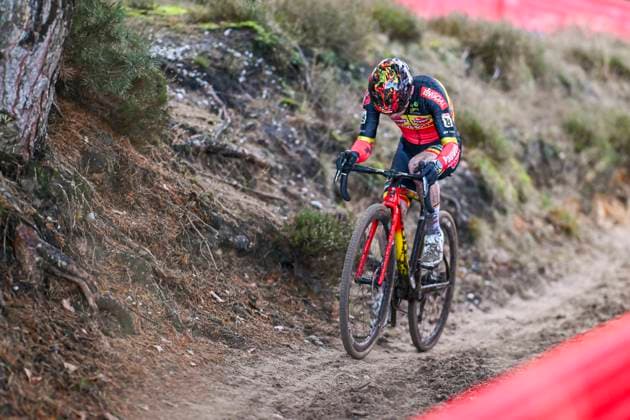 UCI World Cup Zonhoven ZONHOVEN, BELGIUM - DECEMBER 22 : Iserbyt Eli (BEL) of Pauwels Sauzen - Bingoal in action pictured during the UCI Zonhoven World Cup on December 22, 2024 in Zonhoven, Belgium, 22 12 2024 Zonhoven Belgium  Copyright: xBillyxCeustersx