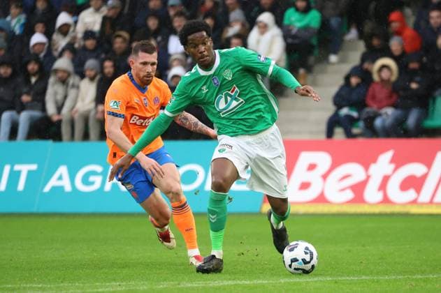 Coupe de France : Saint-Etienne vs Marseille Thierry LARRET MAXPPP. Football. 32eme finale Coupe de France. Association Sportive Saint-Etienne vs Olympique de Marseille. Stade Geoffroy Guichard, Saint-Etienne (42) le 22 decembre 2024. Pierre-Emmanuel EKWAH (ASSE) SAINT-ETIENNE (42) STADE STADE GEOFRROY-GUICHARD LOIRE AUVERGNE RHONE-ALPES FRANCE  Copyright: xThierryxLARRET MAXPPPxThierryxLARRETx TL_20241222_3038 0787691486st
