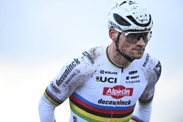 Dutch Mathieu Van Der Poel celebrates after winning the men s elite race at the World Cup cyclocross cycling event in Zonhoven on Sunday 22 December 2024, stage 6 (out of 12) of the UCI World Cup competition. JASPERxJACOBS  x109027196x