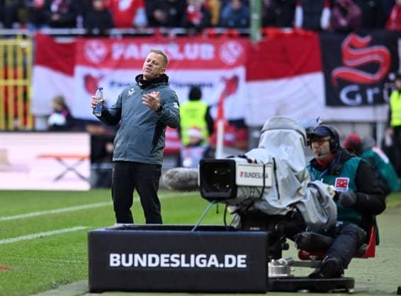Fussball - 2. Bundesliga - Saison 2024 25 1. FC Kaiserslautern 22.12.2024 Fritz-Walter-Stadion 1. FC Kaiserslautern (fck) - 1. FC Köln (k) 0:1 Trainer Markus ANFANG (1. FC Kaiserslautern) 1. FC Kaiserslautern
