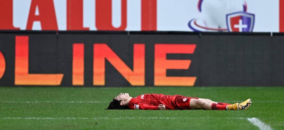 Fussball - 2. Bundesliga - Saison 2024 25 1. FC Kaiserslautern 22.12.2024 Fritz-Walter-Stadion 1. FC Kaiserslautern (fck) - 1. FC Köln (k) 0:1 Daisuke YOKOTA (1. FC Kaiserslautern) nach dem Halbzeitpfiff 1. FC Kaiserslautern