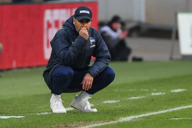 2. Bundesliga - Hannover 06 - Hertha BSC Berlin am 22.12.2024 in der HDI Arena in Hannover Trainer Cristian Fiel (Hertha) unzufrieden, enttäuscht, enttaeuscht, niedergeschlagen