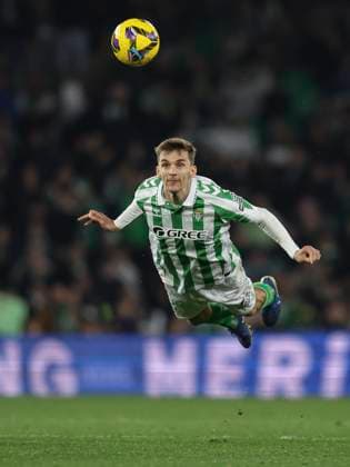 Sport Bilder des Tages ESP: Real Betis - Rayo Vallecano. La Liga EA Sports. Date 18 Diego Llorente of Real Betis during the La Liga EA Sports match between Real Betis and Rayo Vallecano played at Benito Villamarin Stadium on December 22, 2024 in Sevilla, Spain. kpng Copyright: xAntonioxPozox xPRESSINPHOTOx AP_241222_BET_RAY_034