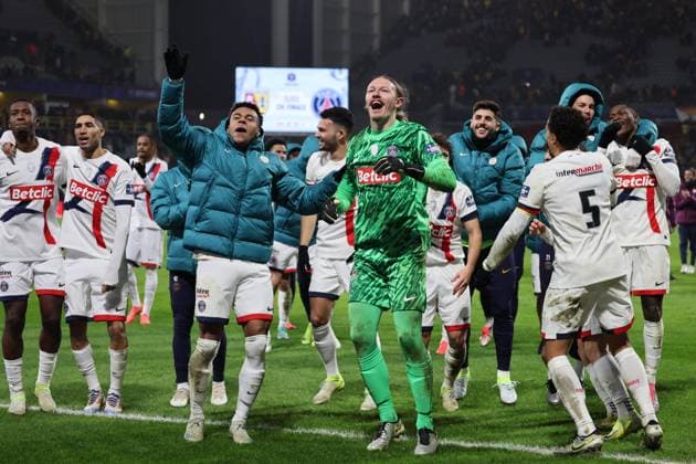 FOOTBALL : RC Lens vs Paris Saint-Germain - Coupe de France 32e de finale - 22 12 2024 Joie des joueurs du PSG apres la victoire aux tirs au but lors du match RC Lens - Paris Saint-Germain, Coupe de France 32e de finale, stade Bollaert-Delelis, le 22 dÃ cembre 2024  Copyright: xLaurentxSANSONx xPsnewZx