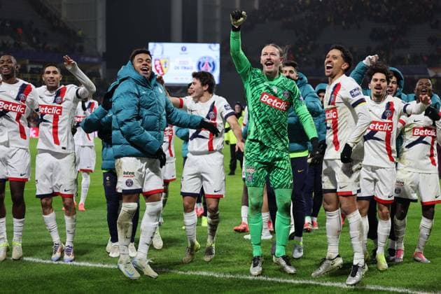 FOOTBALL : RC Lens vs Paris Saint-Germain - Coupe de France 32e de finale - 22 12 2024 Joie des joueurs du PSG apres la victoire aux tirs au but lors du match RC Lens - Paris Saint-Germain, Coupe de France 32e de finale, stade Bollaert-Delelis, le 22 dÃ cembre 2024  Copyright: xLaurentxSANSONx xPsnewZx