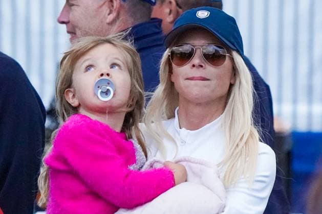 December 22, 2024, Orlando, Florida, USA: Elin Nordegren, ex-wife of Tiger Woods, and her daughter Zeta on the 18th hole after the final round of the PNC Championship at the Ritz-Carlton Golf Club. Orlando USA - ZUMAw109 20241222_fap_w109_009 Copyright: xDebbyxWongx