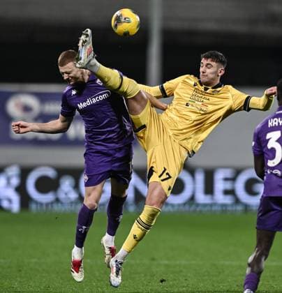Sport Themen der Woche KW52 Sport Bilder des Tages Mp Firenze 23 12 2024 - campionato di calcio serie A Fiorentina-Udinese foto Matteo Papini Image nella foto: Lorenzo Lucca-Pietro Comuzzo 