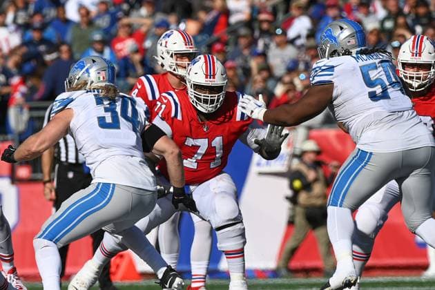 NFL, American Football Herren, USA 2022: Lions vs Patriots OCT 09 Oct 9, 2022; Foxborough, Massachusetts, USA; New England Patriots guard Mike Onwenu (71) in game action against the Detroit Lions in Foxborough, Massachusetts. Eric Canha CSM Foxborough Massachusetts USA EDITORIAL USE ONLY Copyright: xx ZUMA-20221009_zaf_c04_359.jpg EricxCanhax csmphototwo982594
